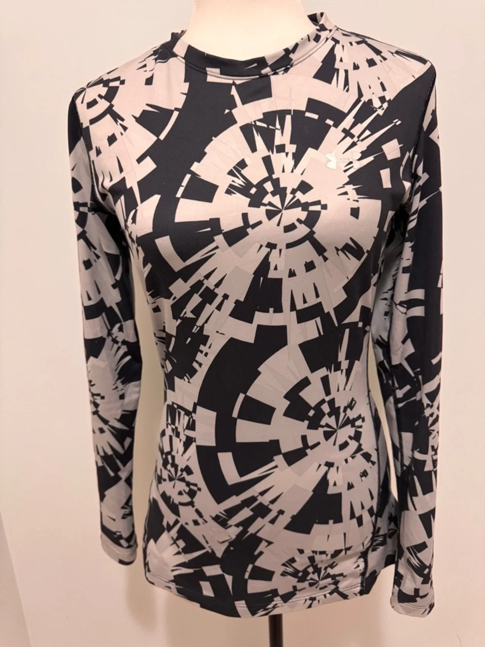 Under Armour ColdGear Fitted Long Sleeve Crew - Burst Pattern Gray/Black - SzM - Picture 3 of 15